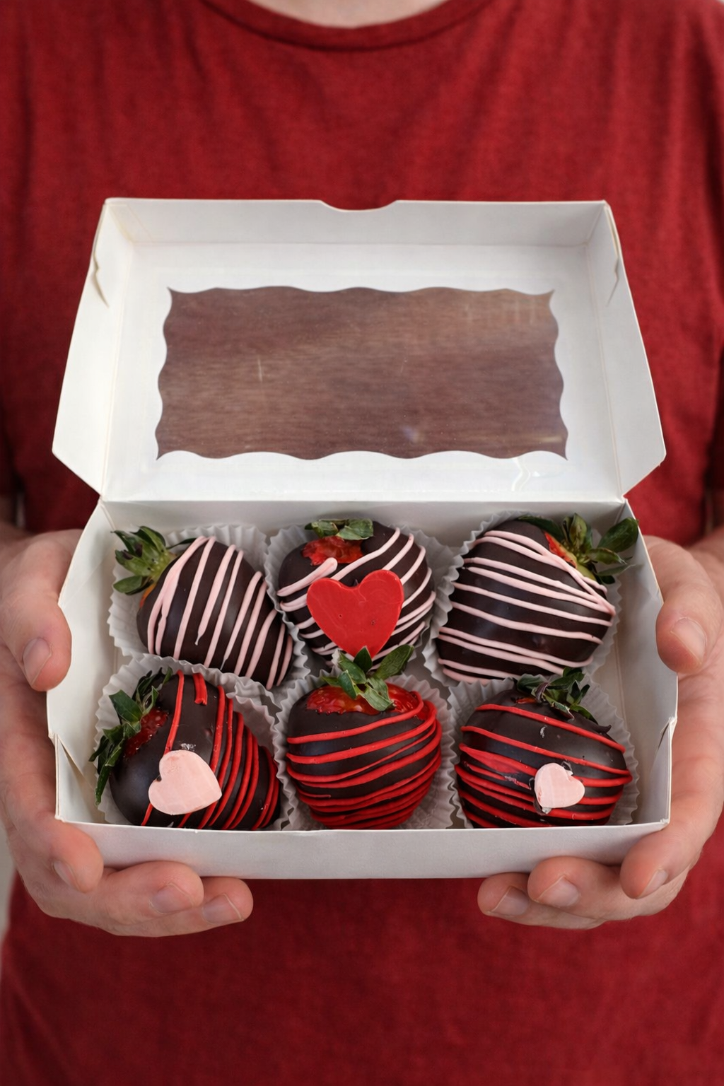 Valentine's Day Chocolate-Covered Strawberries | Lilly's Munchies